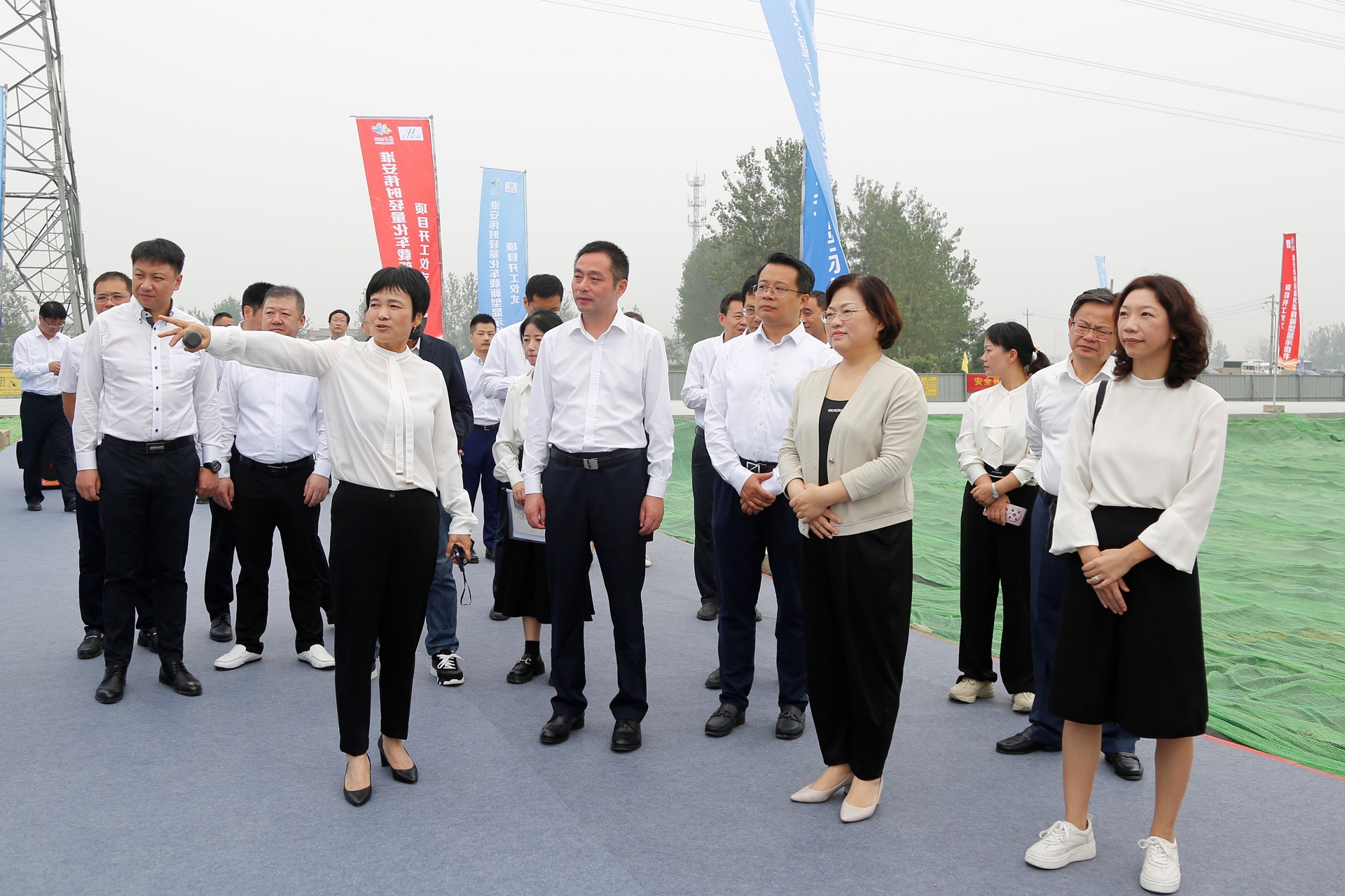 淮安九游老哥俱乐部登录轻量化车载新型显示组件项目开工建设3.JPG
